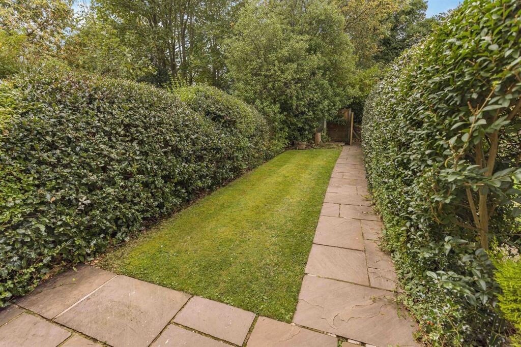 3 bedroom terraced house for sale in Knutsford View, Hale Barns, Altrincham, WA15